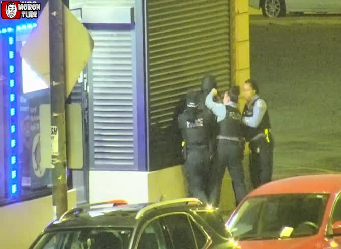 Video :This guy escaped from the cops despite having four on him
